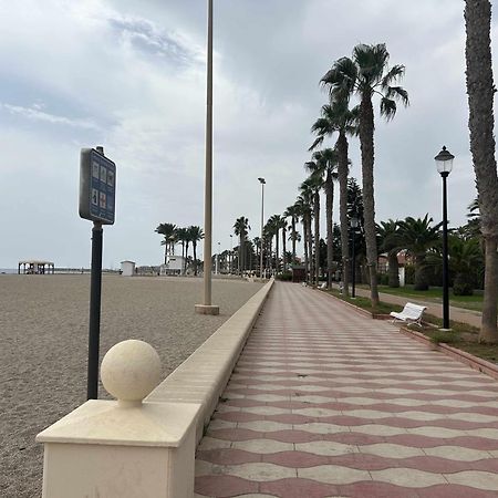 Primera linea de Playa en Roquetas de Mar Exterior foto