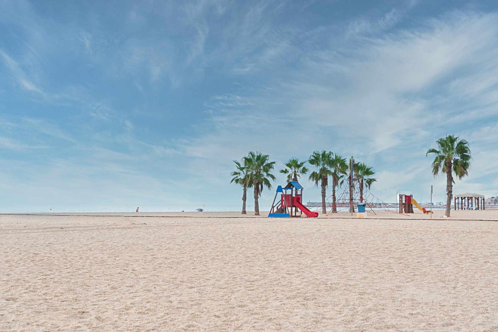 Primera linea de Playa en Roquetas de Mar Exterior foto