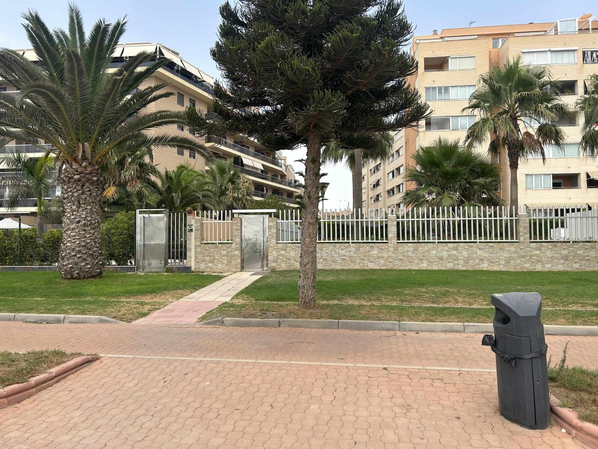 Primera linea de Playa en Roquetas de Mar Exterior foto